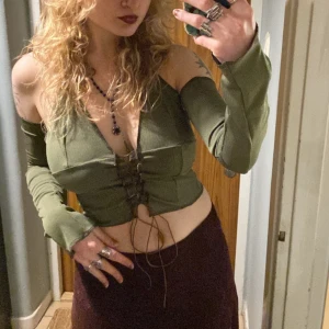 Topp - FETT snygg topp med armar som man kan välja att ha eller inte. Bara använd en gång!