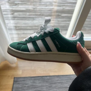 Adidas campus 00 - Säljer mina superfina adidas campus 00. Köptes förra året men har nästan aldrig fått användning för de. Köptes för 2300kr.