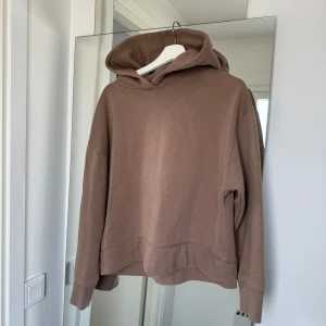 Brun hoodie från Zara - Brun hoodie från Zara i storlek L💞