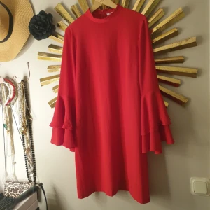 Klänning  - Jättwfin klänning från Indiska, endast använts vid ett tillfälle, inga defter eller så. 