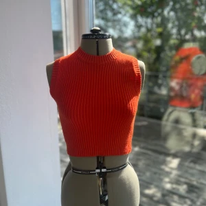 Stickad topp - Stockad topp från zara i storlek M. Använd men i mycket bra skick.