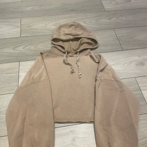 Hoodie (magtröja) - Knappt använd. Fint skick. Finns i Stockholm🌸