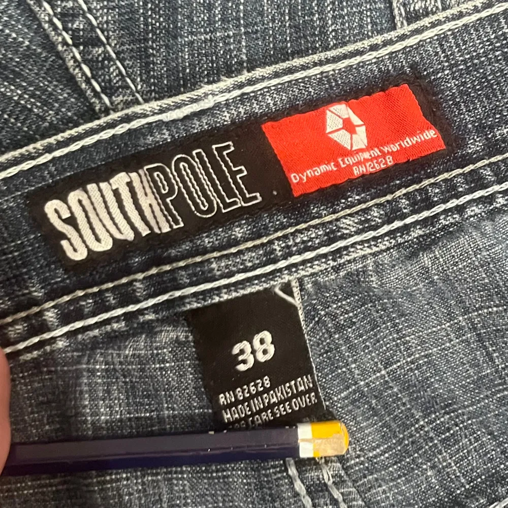 Hella rare southpole redtab jorts 🔥🔥 45/65/32 Öppen till offers🙌 . Shorts.