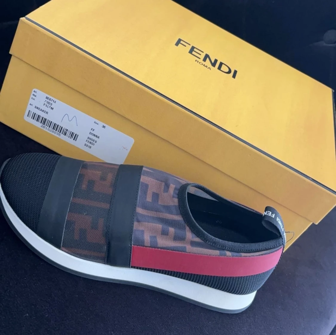 Fendi skor