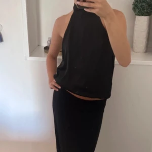 Topp - Svart topp från Gina Tricot