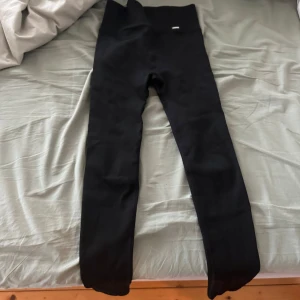 Träningstights  - Säljes för dem var för små för mig!  🍂 Hund finns i hemmet! 🍂 Rökare! 🍂 Tvättat/vädrat innan försäljning! 🍂 Priset är förhandlingsbart!