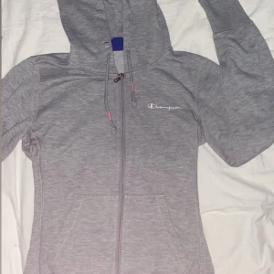 Tight kofta - As snygg tight kofta från champion. Köpt på Sellpy. 