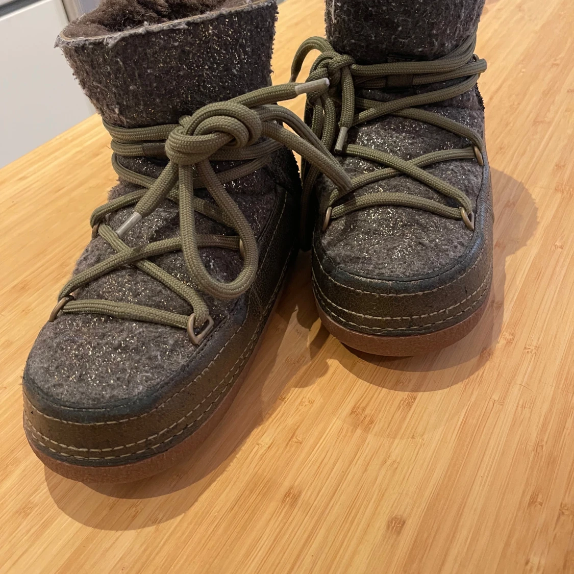 Gröna inuikii skor - 91