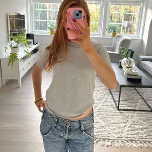 Super fin stickad T-shirt  - Så gullug stickad T-shirt från hm. Lite nopprig men ingen värsting ❤️