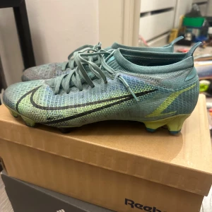 Fobollsskor Nike  - Bra skick! Använda knappt en säsong, konstgräs