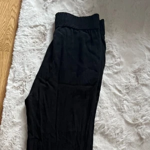 Linnebyxor från Hm - Svarta linnebyxor från H&M🖤