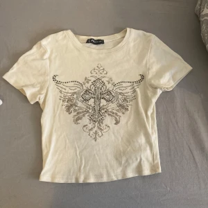 Mag tröja - Storlek XXS. Tröjan är stretchig och tror inte at nån diamant saknas