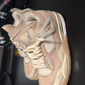 Jordan 4 offwhite - Kom med pris