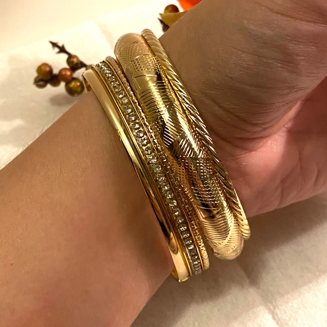 Nya snygga guldfärgade bangles - 90