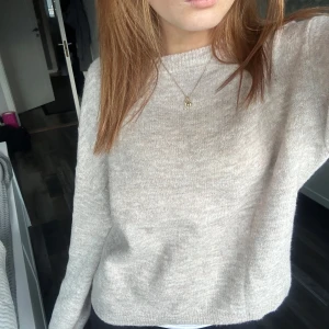 stickad tröja! - super skön stickad tröja ifrån Lager157, helt ny dock Aldrig använd endast testad🥰