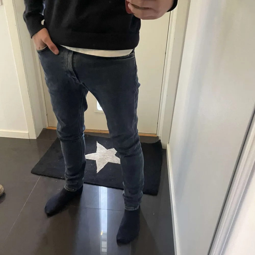 ⚜️ Skick: 9/10 ⚜️Trendiga Lean Dean Jeans ⚜️Blåa ⚜️Skriv vid funderingar ⚜️ . Jeans & Byxor.