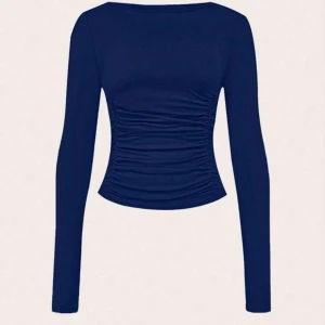 Mörkblå långärmad - En mörkblå tröja ifrån shein som jag aldrig använt 