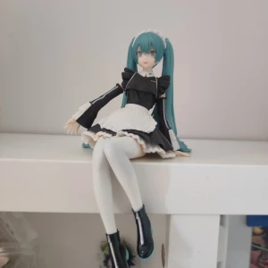 Maid miku figur - Hej! säljer en maid miku figur <3 Dm för frågor