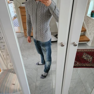 Grovstickad kofta/cardigan - Mycket bra skick, använd två gånger, kvitto finns, storlek s normal passform.