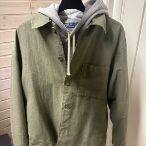 Overshirt  - Skön overshirt i nyskick, endast använda några gånger!