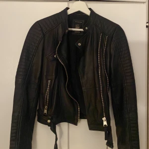 Skinnjacka - Skinnjacka från Zara i xs. I mycket fint skick. 