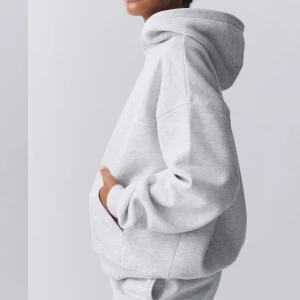 Hoodie - Gina hoodien i grå❤️