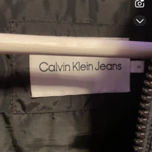 Äkta ck väst - S, skick som ny