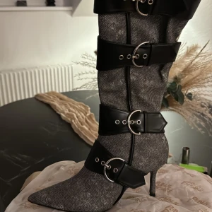 Boots - Brand new.! They dont fit me and the date for returning has passed.. They are from asos 🌸