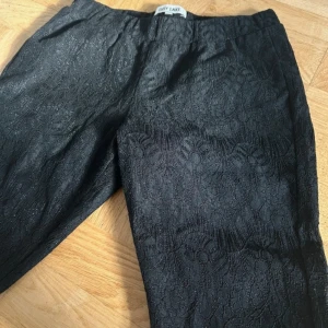 Lowrise bootcut spetsbyxor - Säljer då de är försmå för mig❤️❤️Ascoola till fest