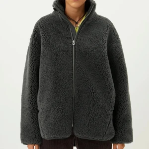 Teddyjacka  - Köpt på weekday Storlek XS normal i storlek Nypris 600kr Fint skick 🫶 Grå-blå färg 