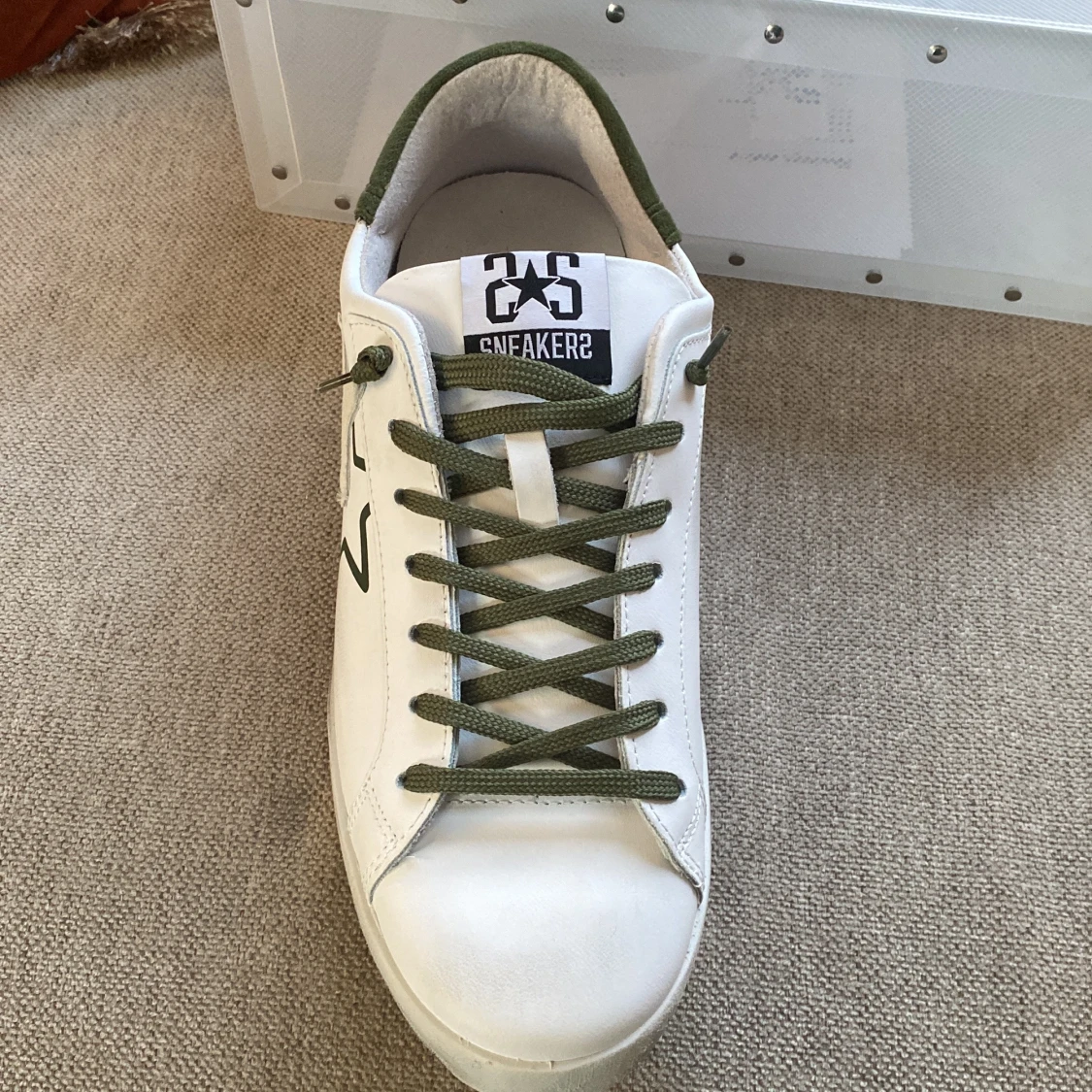 Oanvända vita 2star skor - 2