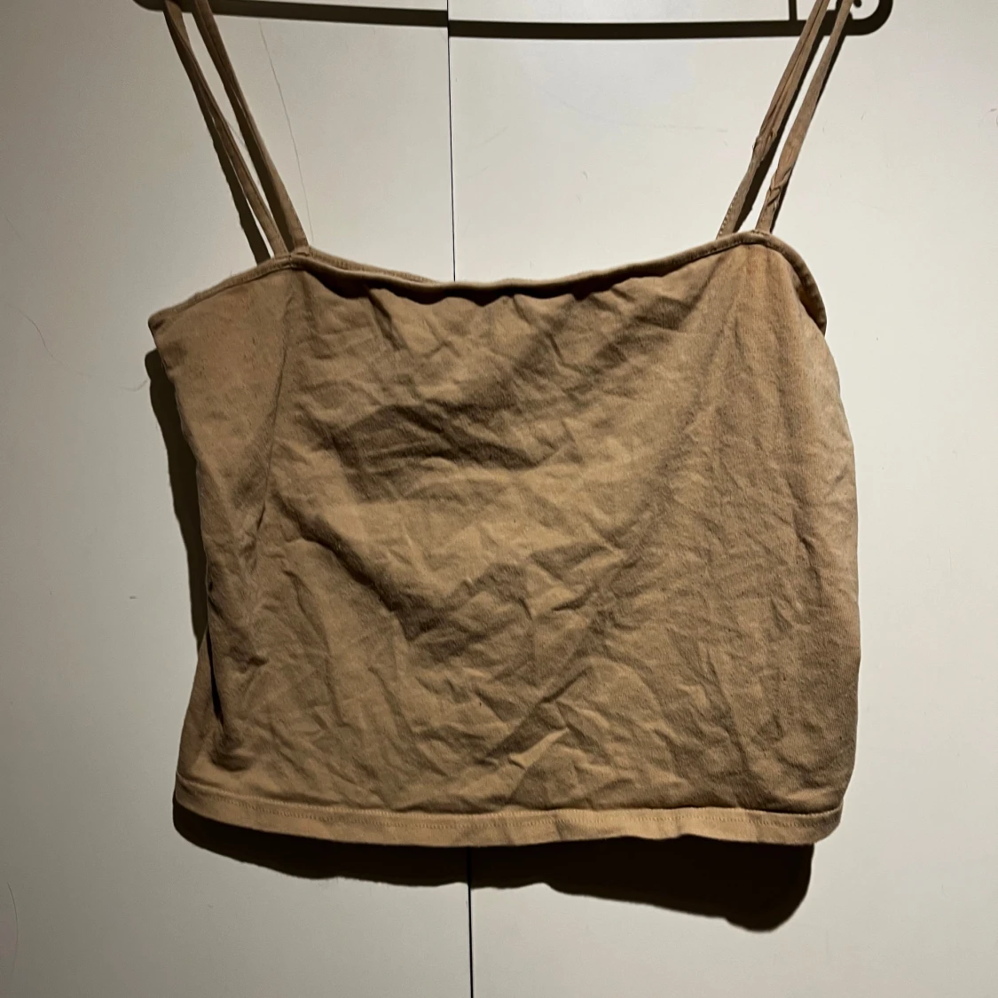 Beige topp med smala axelband