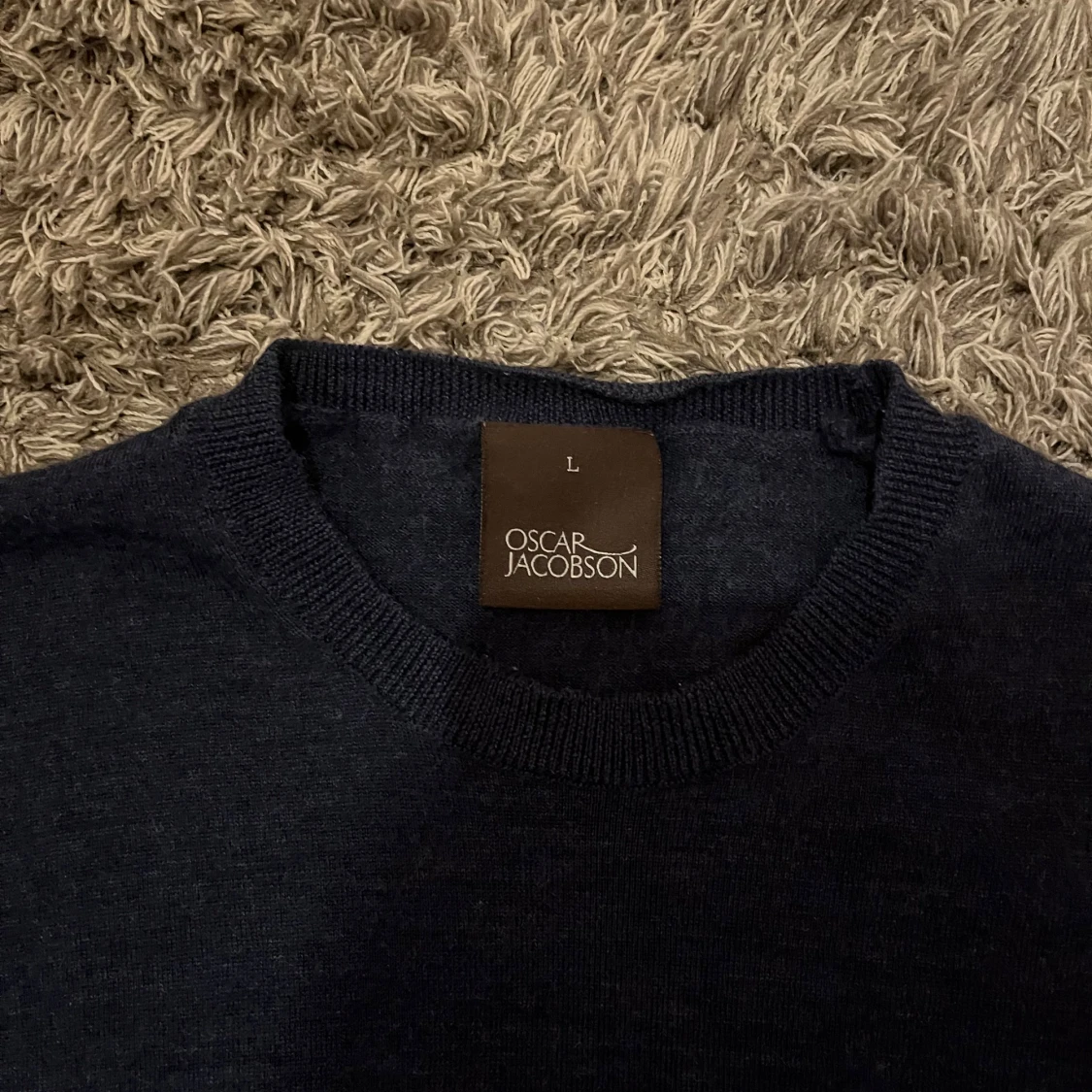 Mörkblå merinoull tröja från Oscar Jacobson - 2