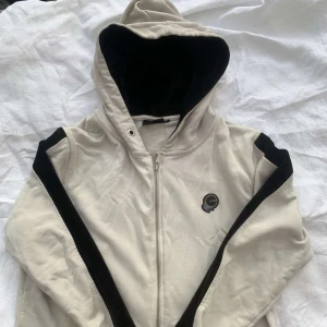 La Vichy - La vichy hoodie aldrig använd säljs då den är för liten