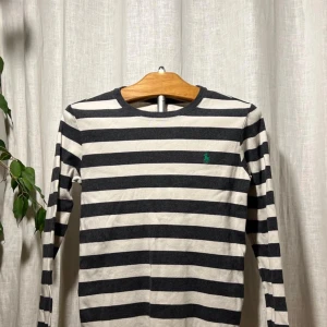 Ralph lauren tröja  - Tröja från ralph lauren, skicka 9/10 inga konstigheter, pris kan diskuteras 🤝 