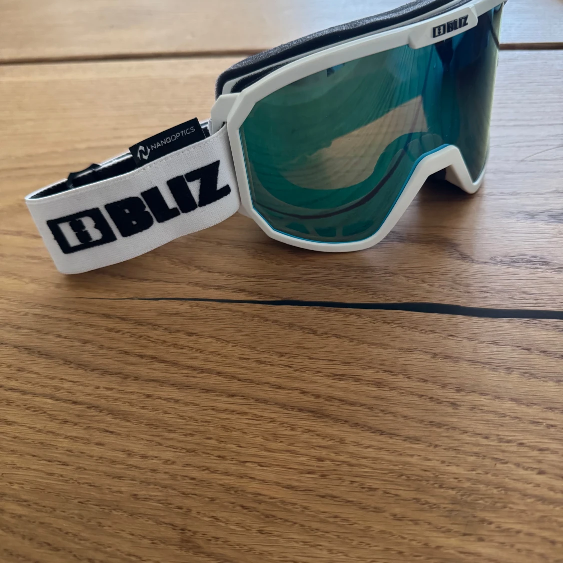 Skidhjälm och glasögon  - 4