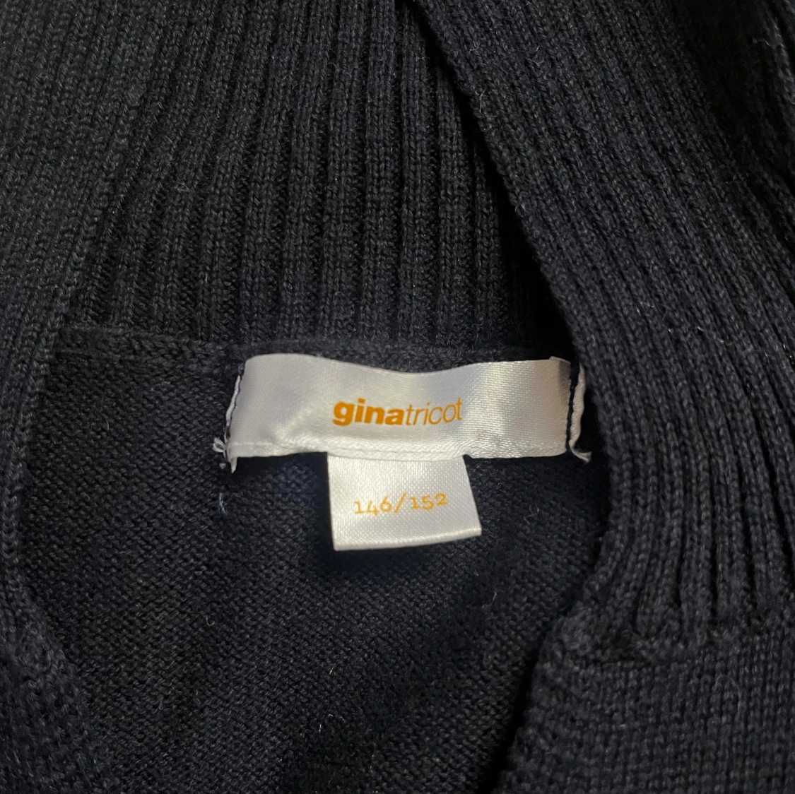 Marinblå randig tröja från Gina Young  - 2