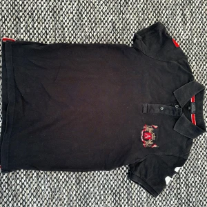 Adrian Hammond piké - Slim passform som passar perfekt 