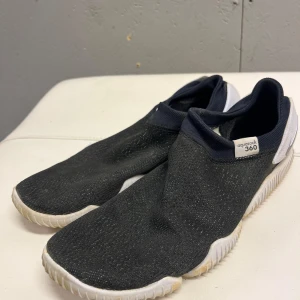 Nike aquasocks stl:40,5 - Nike aquasocks stl:40,5  Nike vattenskor för vattnet och på land. Använda men i bra skick.   Pris: 200:-
