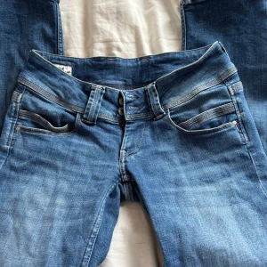 Blå jeans från Pepe Jeans - Straight jeans från pepe jeans, hara bara använt dom några enstaka gånger eftersom dom är lite små för mig