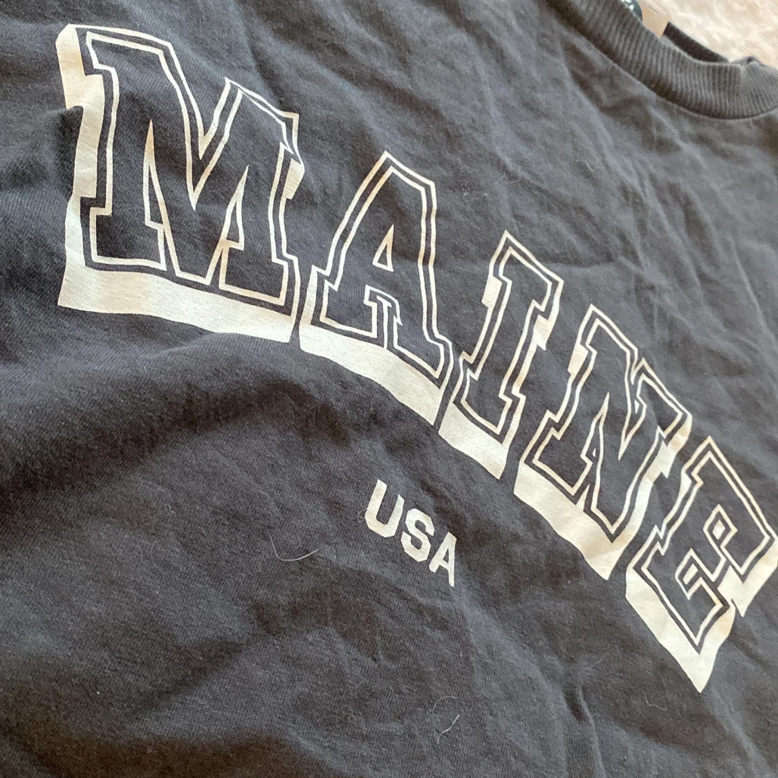 Svart croppad t-shirt från Divided - 1