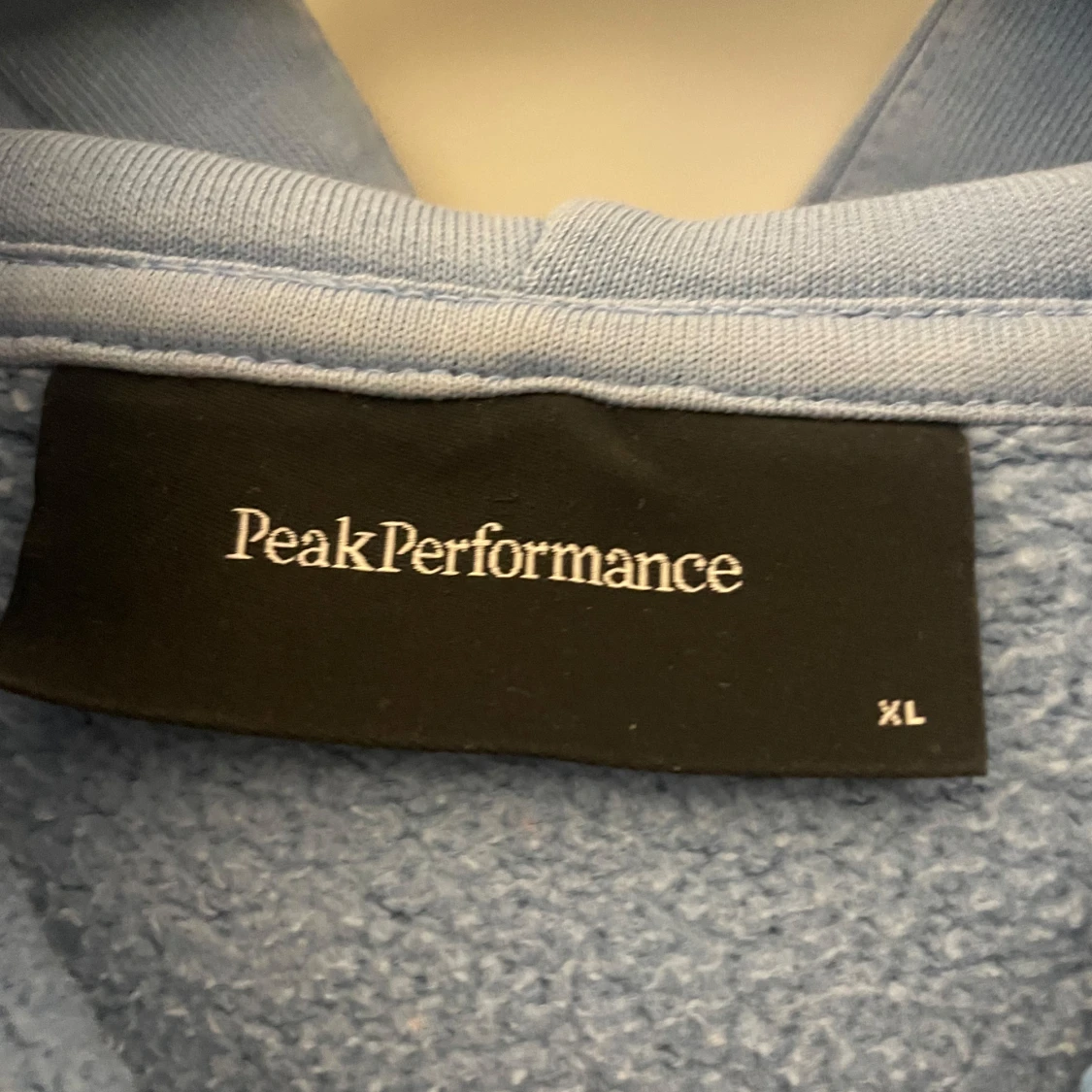 Blå hoodie från Peak Performance - 2