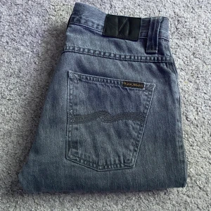 Nudie jeans grim tim - Nudie jeans | Modell: Grim Tim | Skick: 9/10 | Nypris 1800kr mitt pris 499 | Priset är aldrig hugget i sten så kom med bud|