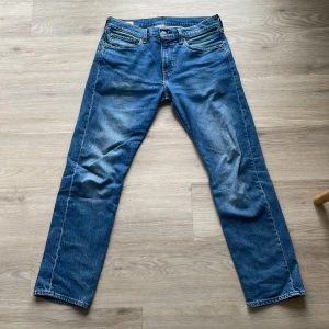 Levis jeans 502:er - Riktigt feta jeans från Levis storlek 32,32 . Priset är ej hugget i sten , hör avdig vid frågor