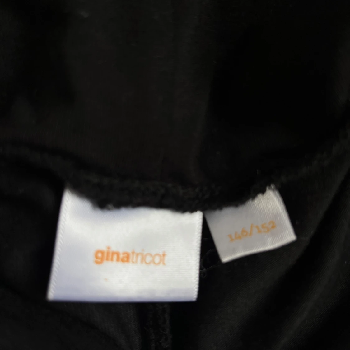 Svarta byxor från Gina Tricot - 1