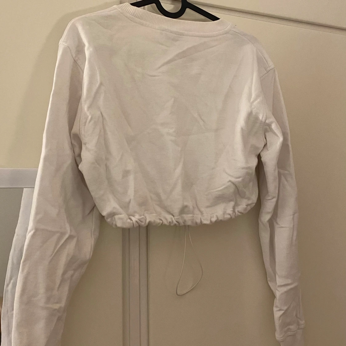 Vit croppad tröja från Better Bodies - 2