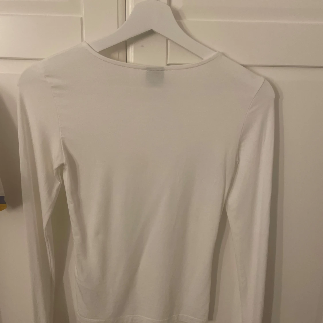 Vit långärmad topp från Gina Tricot - 1