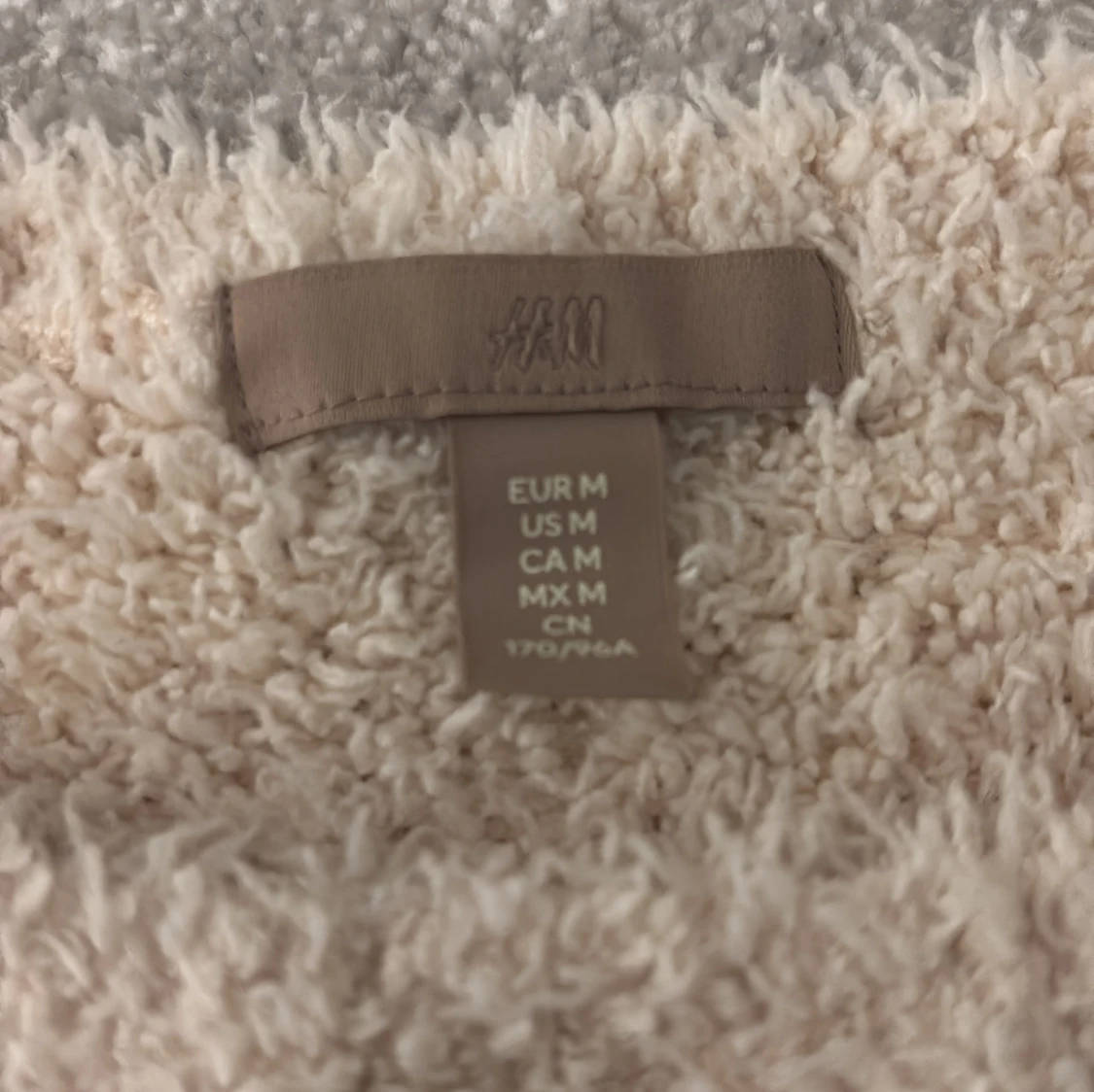 Beige fluffig tröja från H&M - 2