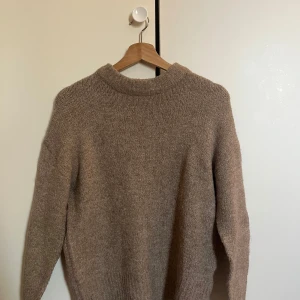  stickad tröja - beige stickad tröja från 157 i storlek XS. Väldigt bra skick. 