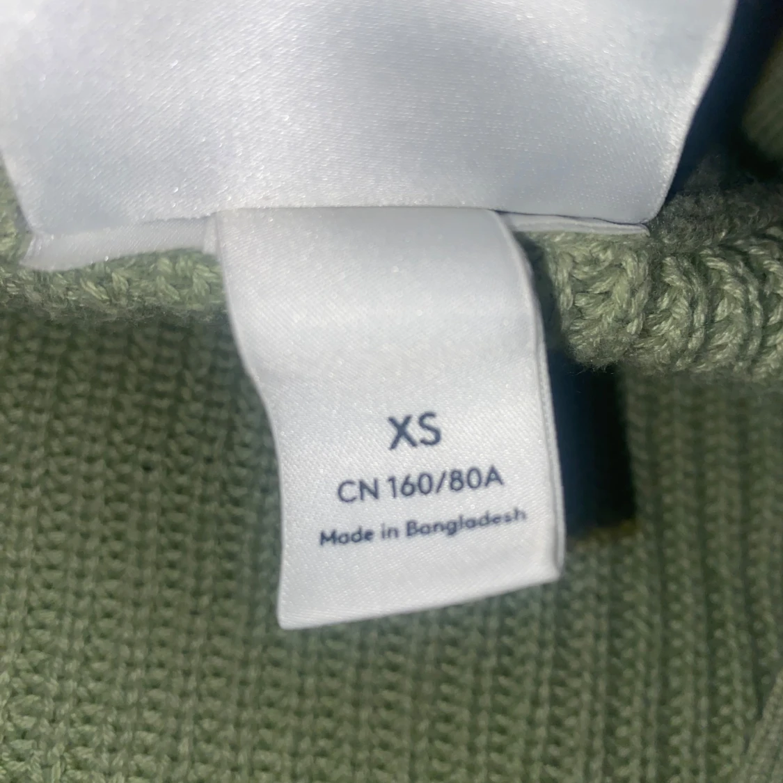 Grön ribbad kofta från Monki - 4